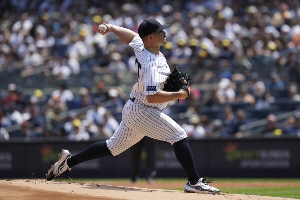 Yankees pitcher Carlos Rod n leaves his start against the Astros